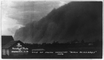 Black and White photo from 1934 a Dust Bowl Storm blows across Gregory, South Dakota