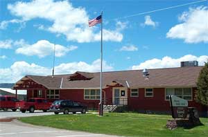 [photo] Pintler Ranger District (Philipsburg Office) and parking lot.