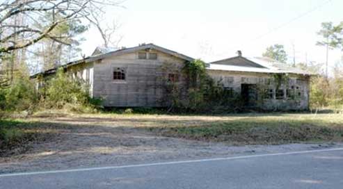 Photo of a building that is in really rough shape.