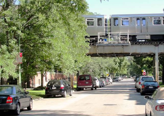 Photo of Chicago street with trees and the elevated train. Photo by Lindsay Darling, Morton Arboretum