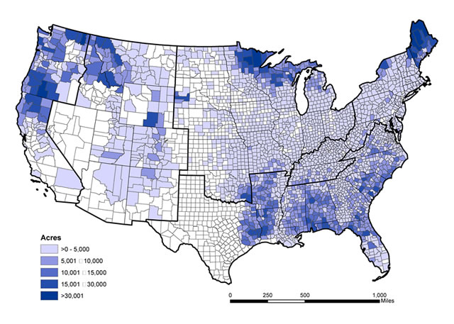 Map showing spatial distribution of wood biomass supply through logging residues and whole-tree biomass harvests by county across the United States in 2017 used to assess effects of removal to biodiversity.  Graphic by Deahn Donner, USDA Forest Service