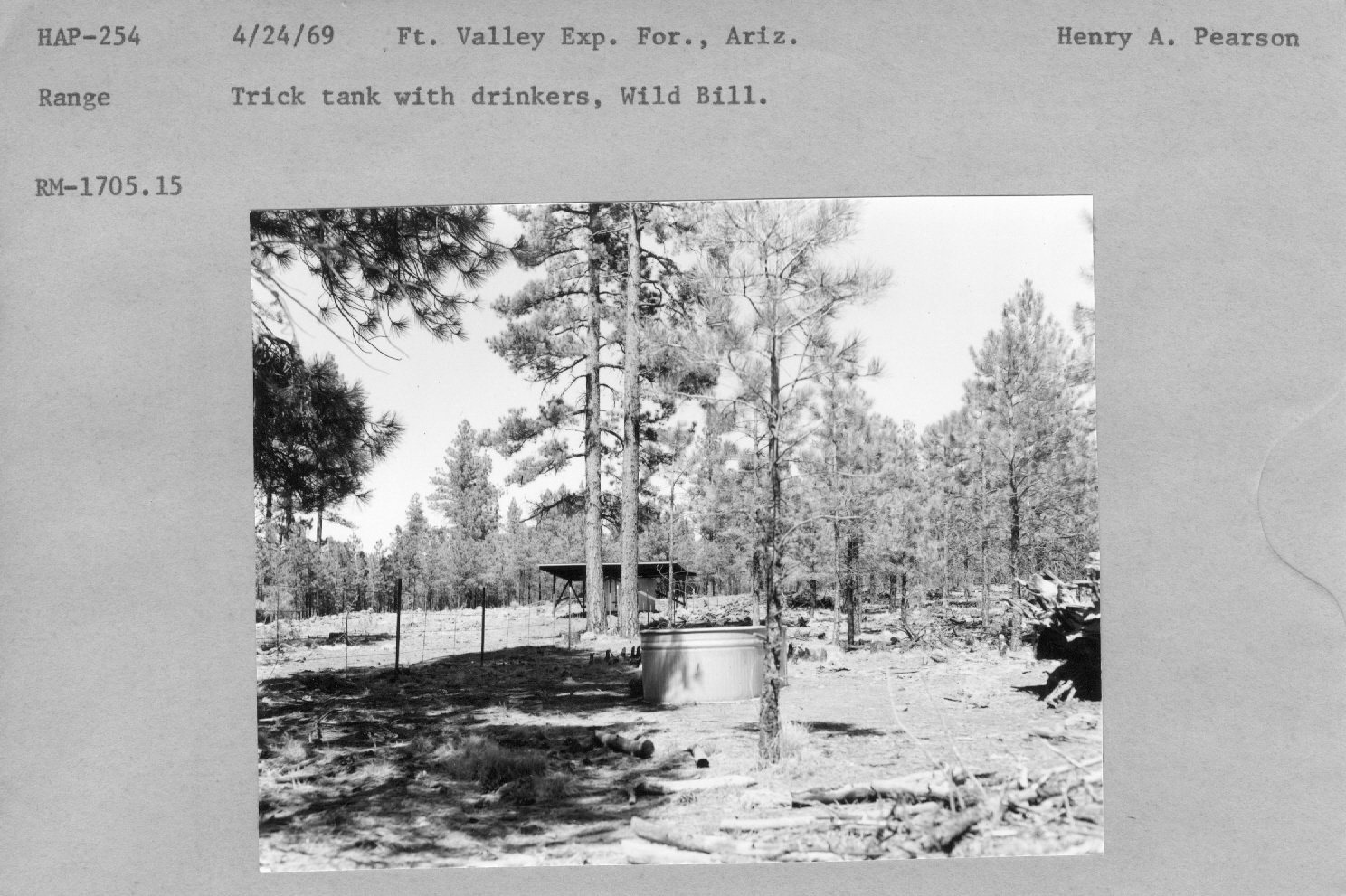 Trick tank with drinkers, Wild Bill. RM-1705.15