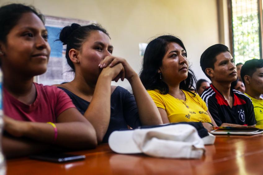 Group of Peruvian women at a Fores Service presentation in Peru