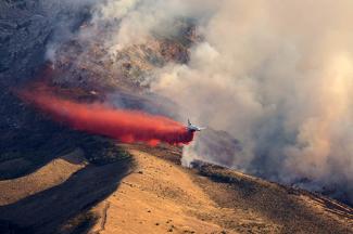 Plane dropping slurry over fire 500x333px-CARD.jpg Plane dropping slurry over fire 500x333px-CARD