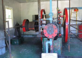 Cooper-Bessemer single piston - 22.5 horsepower oil field engine