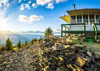 Image of the Cougar Peak Lookout cabin.