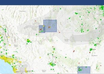 Map of the southwestern United States with green, yellow, and red dots denoting air quality, grey swaths indicating wildfire smoke plume and areas impacted by smoke, and blue-grey boxes for Smoke Outlook statements.