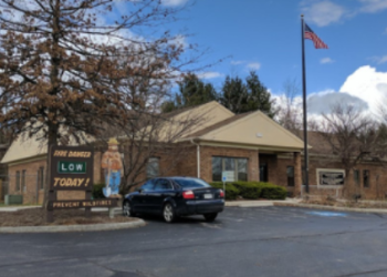 Eastern Divid Ranger District Office with American Flag and a sign depicting low fire danger today