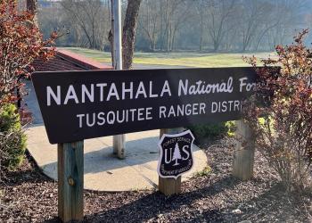 Brown signs that reads: Nantahala National Forest Tusquitee Ranger District