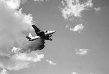 Neptune P2V-7 dropping retardant