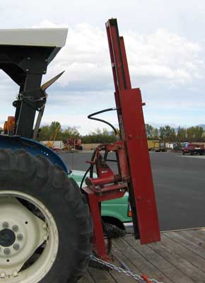 [photo] Hydraulic fence post driver