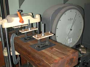 photo of a machine testing tensile strength of ashpalt adhesion